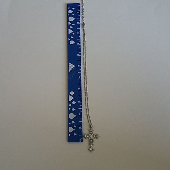 Fashion jewelry necklace with cross pendant - Picture 4 of 5